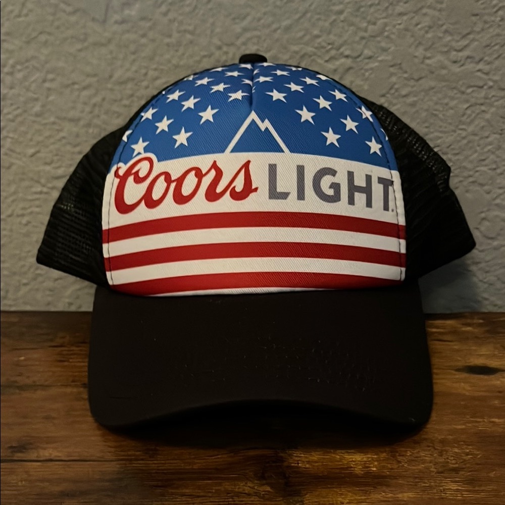 Coors Light USA themed truckers hat/ snap back style NWOT!!!